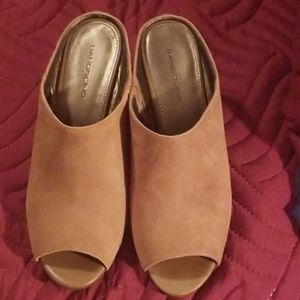 Bandolino suede wedge